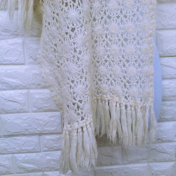 Vintage 60s Shawl Wrap Scarf 63x17 Loose Knit Textured Floral Fringe Glam Cream - Picture 5 of 12